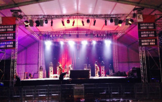 preparando-fanzone-tarima